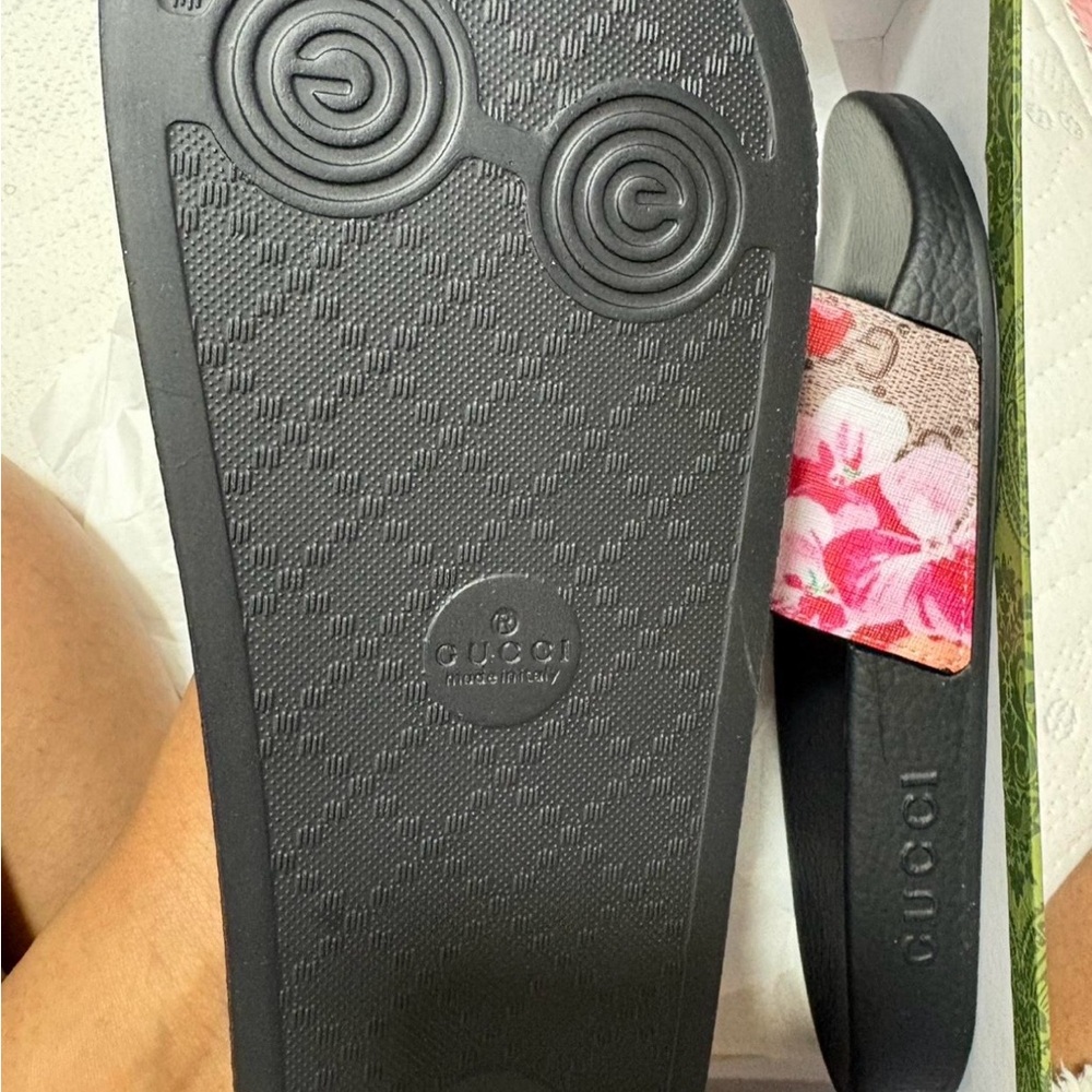 Gucci Black Slide Sandals with Pink & Red Floral Strap - Picture 3 of 3